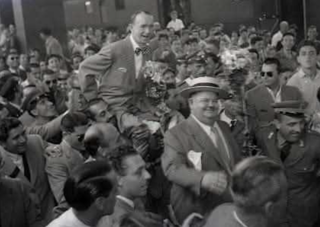 Stanlio e Ollio arrivano alla Stazione Termini di Roma, luglio 1950